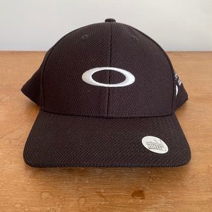 NWT Men’s Oakley Golf Ellipse Hat - Wailea Golf Club